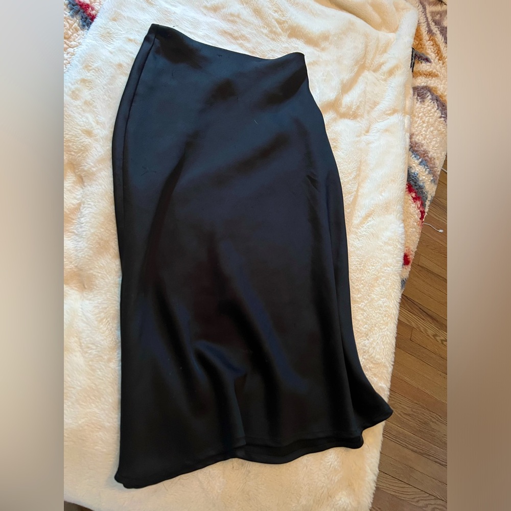 H&M satin midi skirt. Size 0